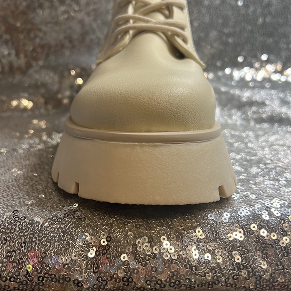 Women’s platform lace up boots - Picture 4 of 9